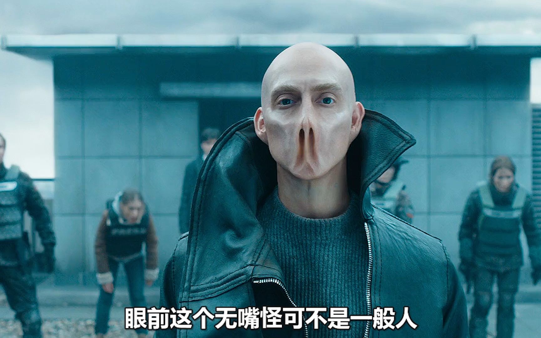 没有嘴巴的无嘴人.只需闭上眼睛,街上人全部死亡