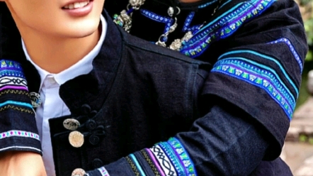 现在婚礼流行穿民族服饰(红河县哈尼族服装)