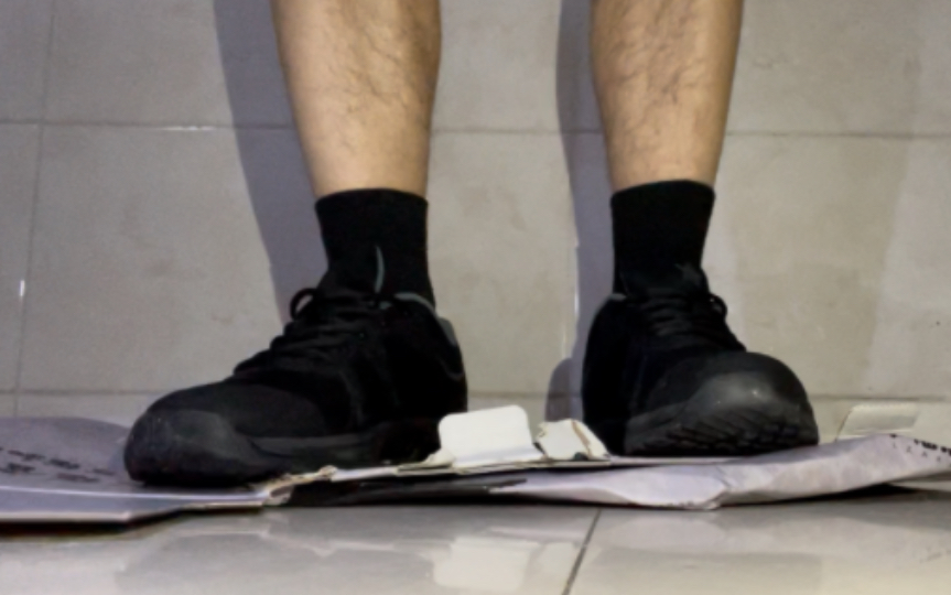 黑袜子 体训鞋 爆踩纸壳 解压视频