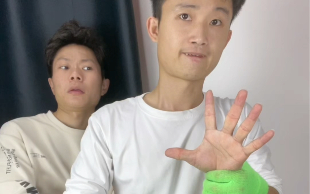 【魔术老白】更新了一条视频,快来围观!