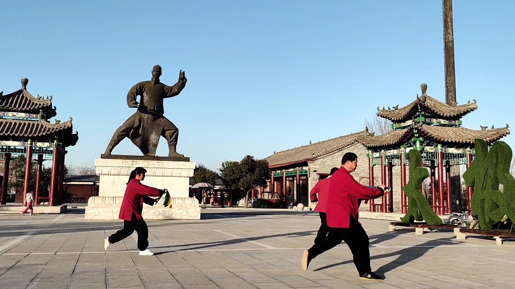 [图]永年承扬家人在广府古城太极☯拳圣地，演绎传统杨氏太极十三式太极刀！