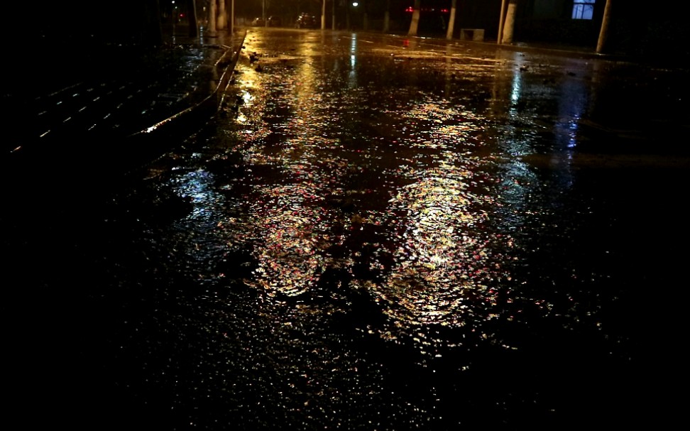 愿你天黑有灯下雨有伞