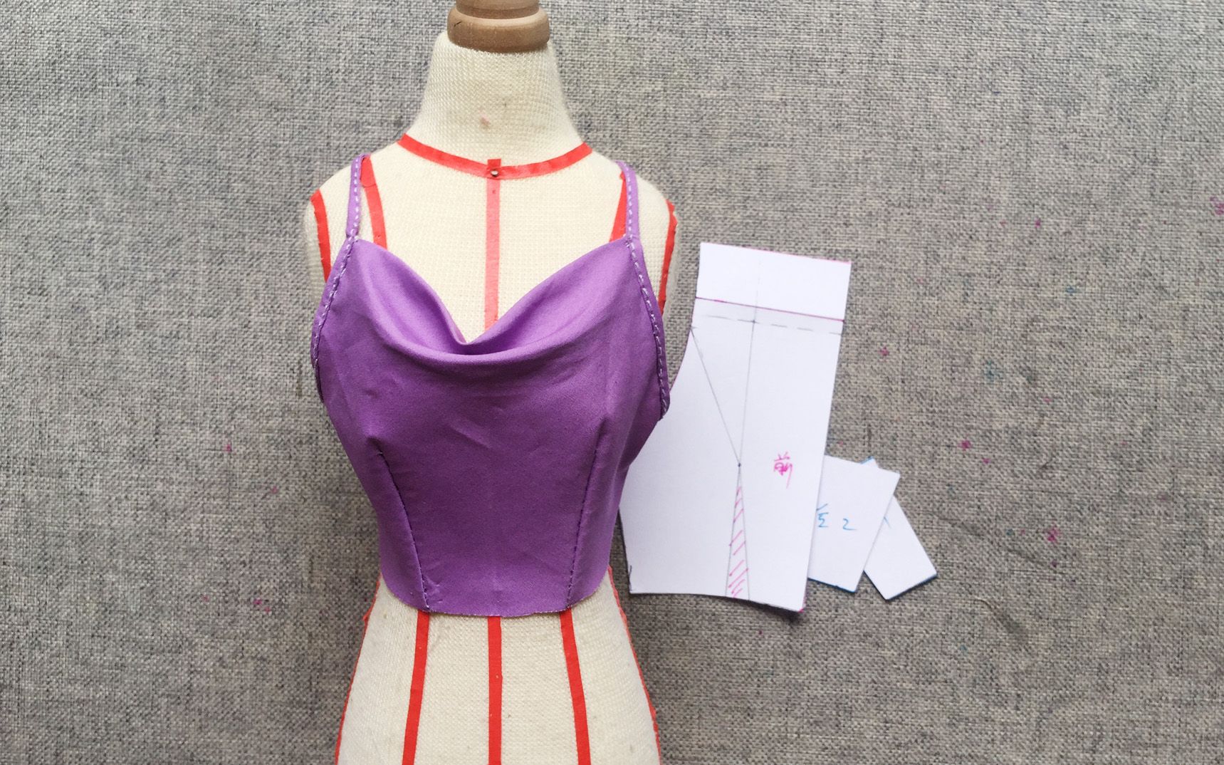 小吊带荡领修身上衣,服装打版,省道转移手工包边缝合,款式 31