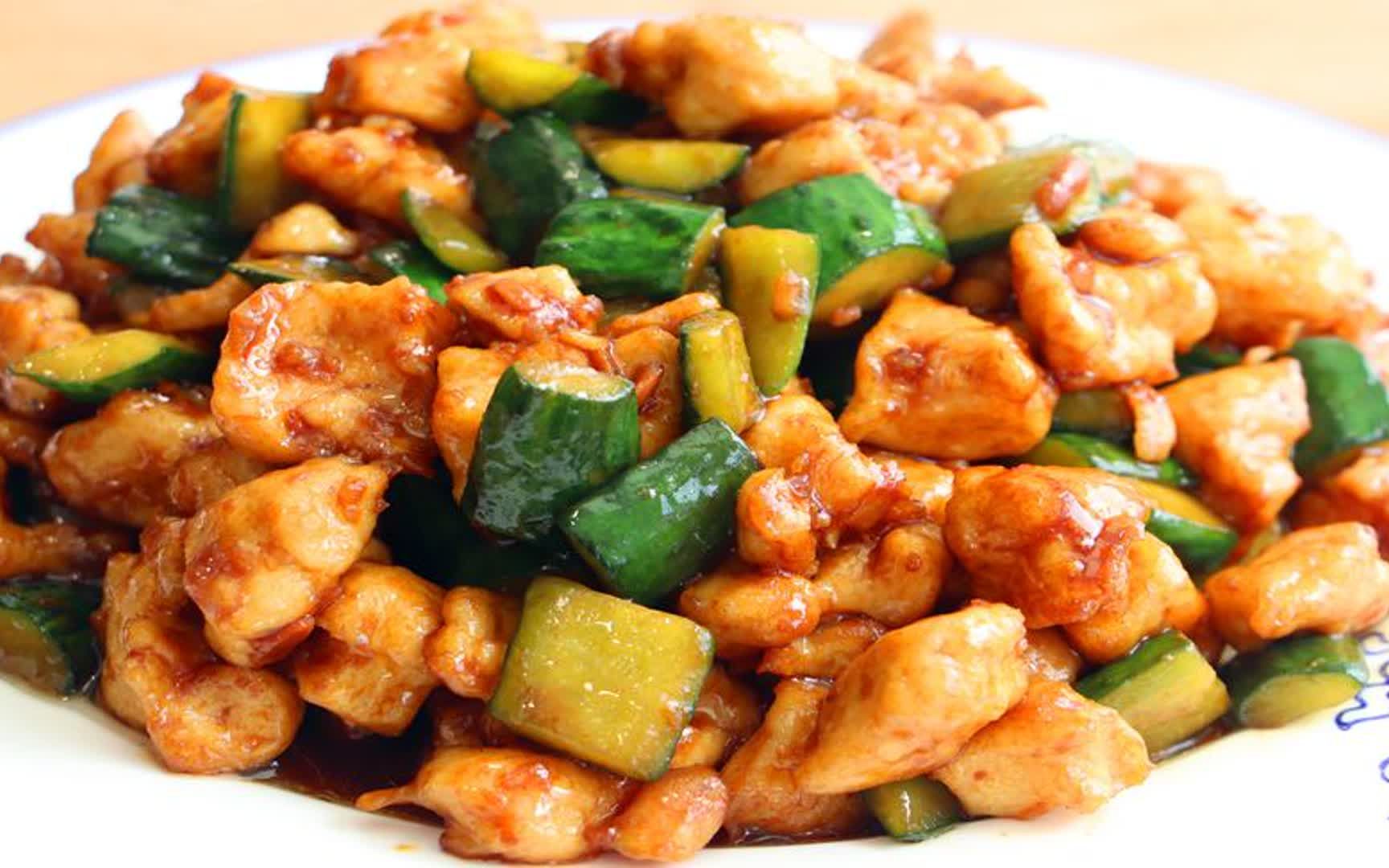 厨师长教你酱爆鸡丁的家常做法,步骤详细,滑嫩不柴下饭又下酒