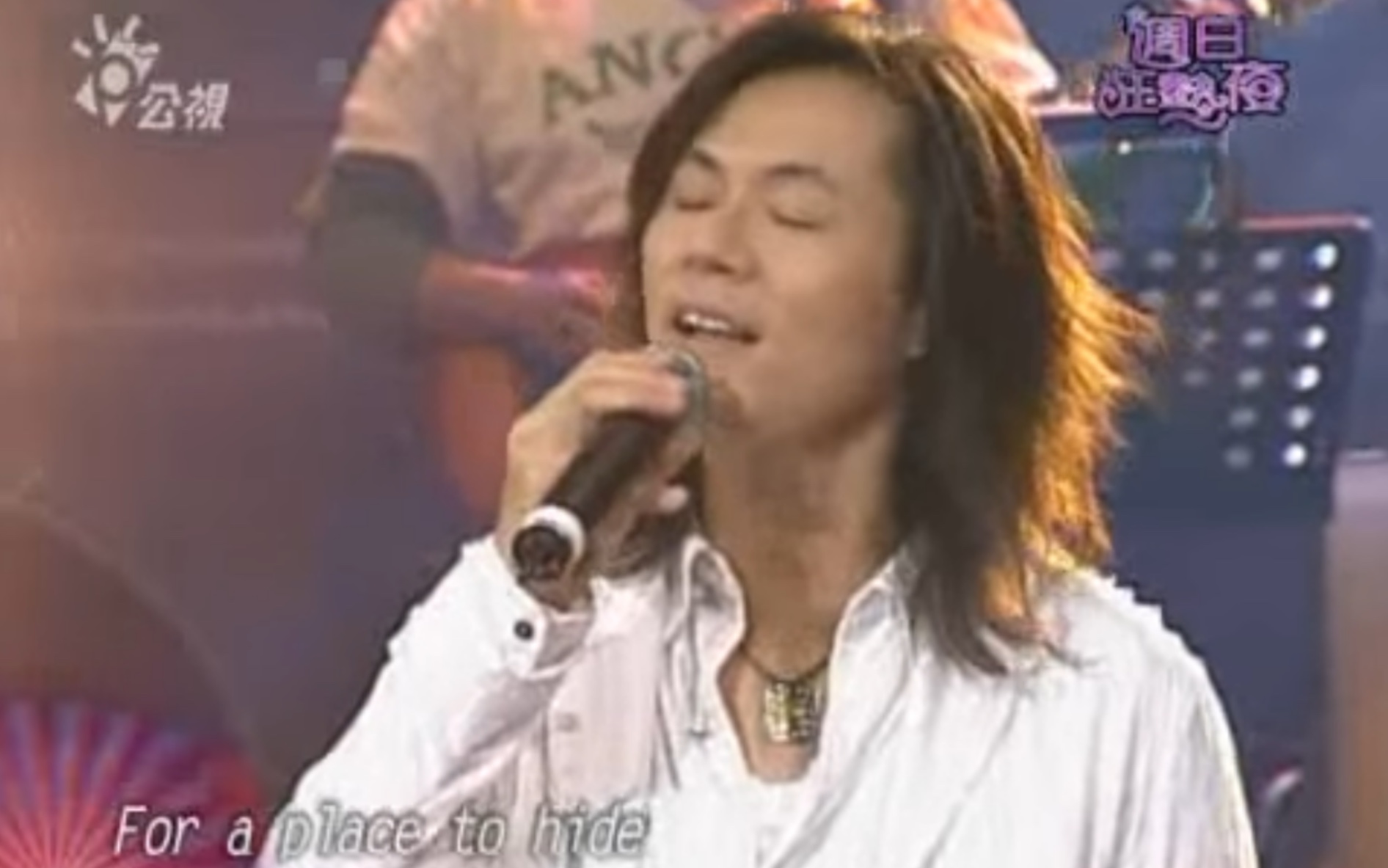 [图]【超好听】刚出道的杨培安翻唱Eagles《Love will keep us alive》 现场Live 纯享Cut 周日狂热夜 2006.10.8