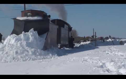 [图]蒸汽机车破雪(远古视频)