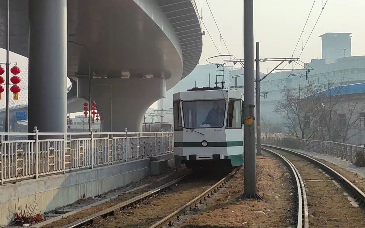 dl7000有轨电车完成撒沙工作后河口站随拍