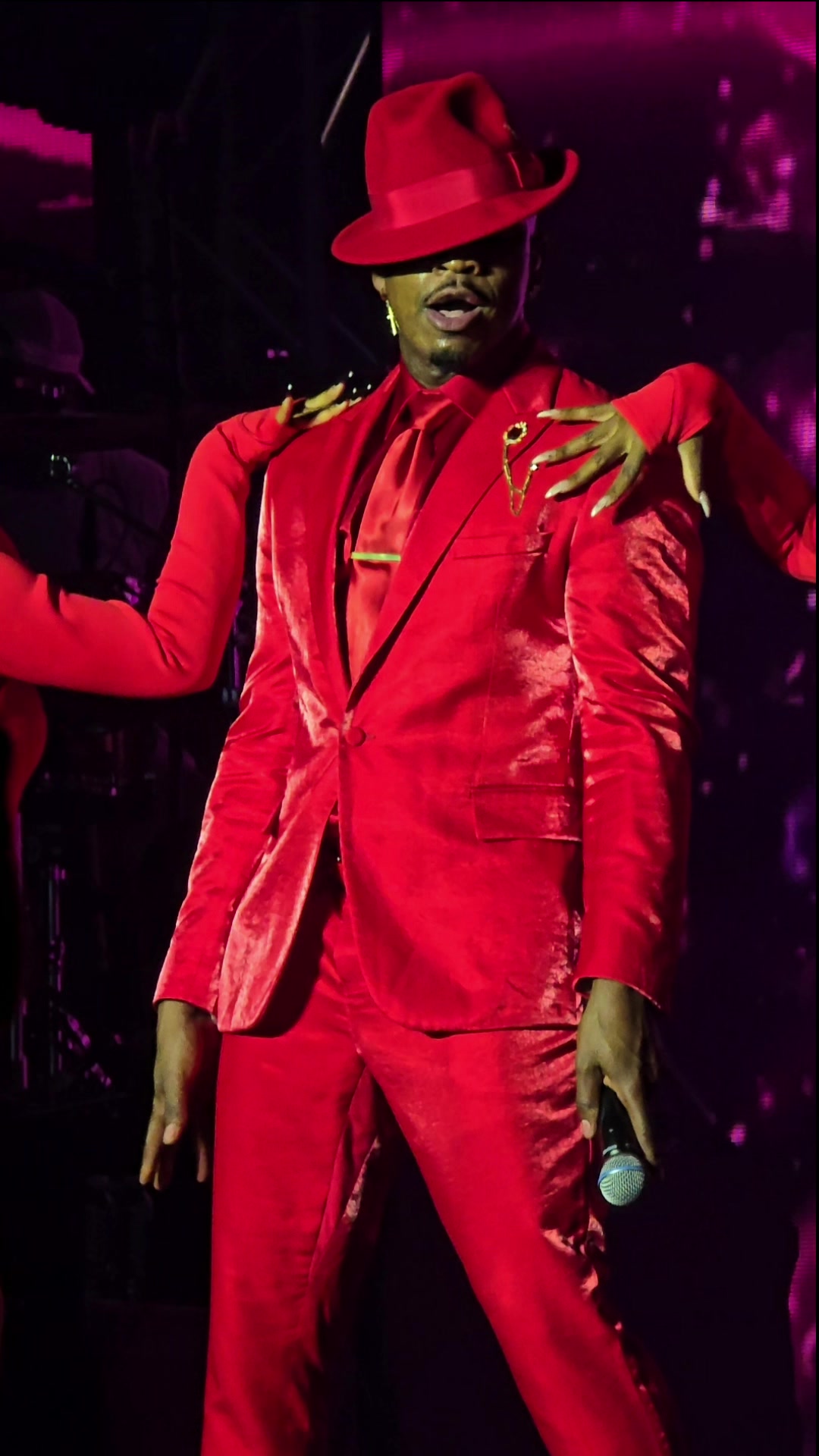 回复 @ claudiabarros789这里yah去.图片请求.