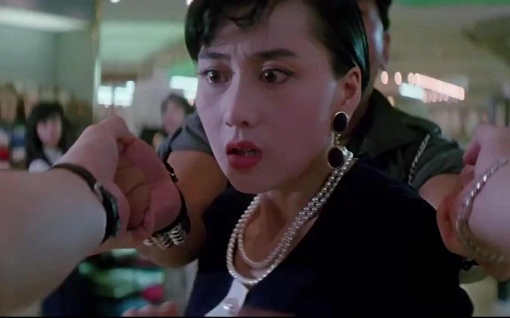 利智在成龙电影中的这身材简直没法说怪不得李连杰离婚都要娶她