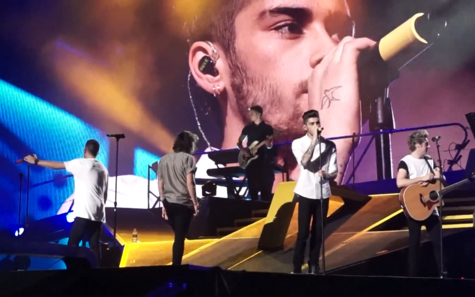 [图]【One Direction】Night Changes (OTRA巡演日本场)