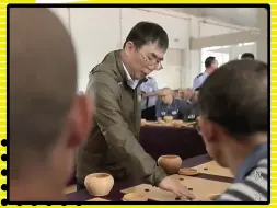 Descargar video: 在押犯感动落泪，监狱围棋赛聂卫平指导