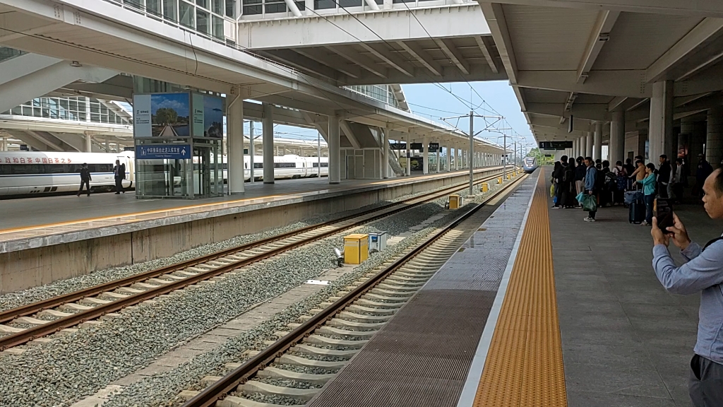 5.2 d2113(南京南-深圳北)进黄山北站,上局宁段cr300bf-5036担当