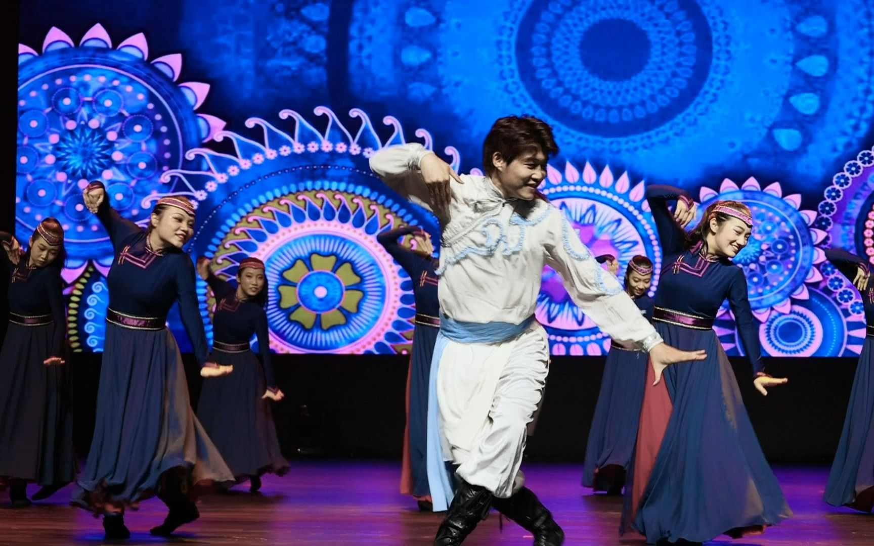 蒙古舞 金属摇滚,就是这么燃!《特斯河之赞》2022仲夏夜舞蹈专场演出