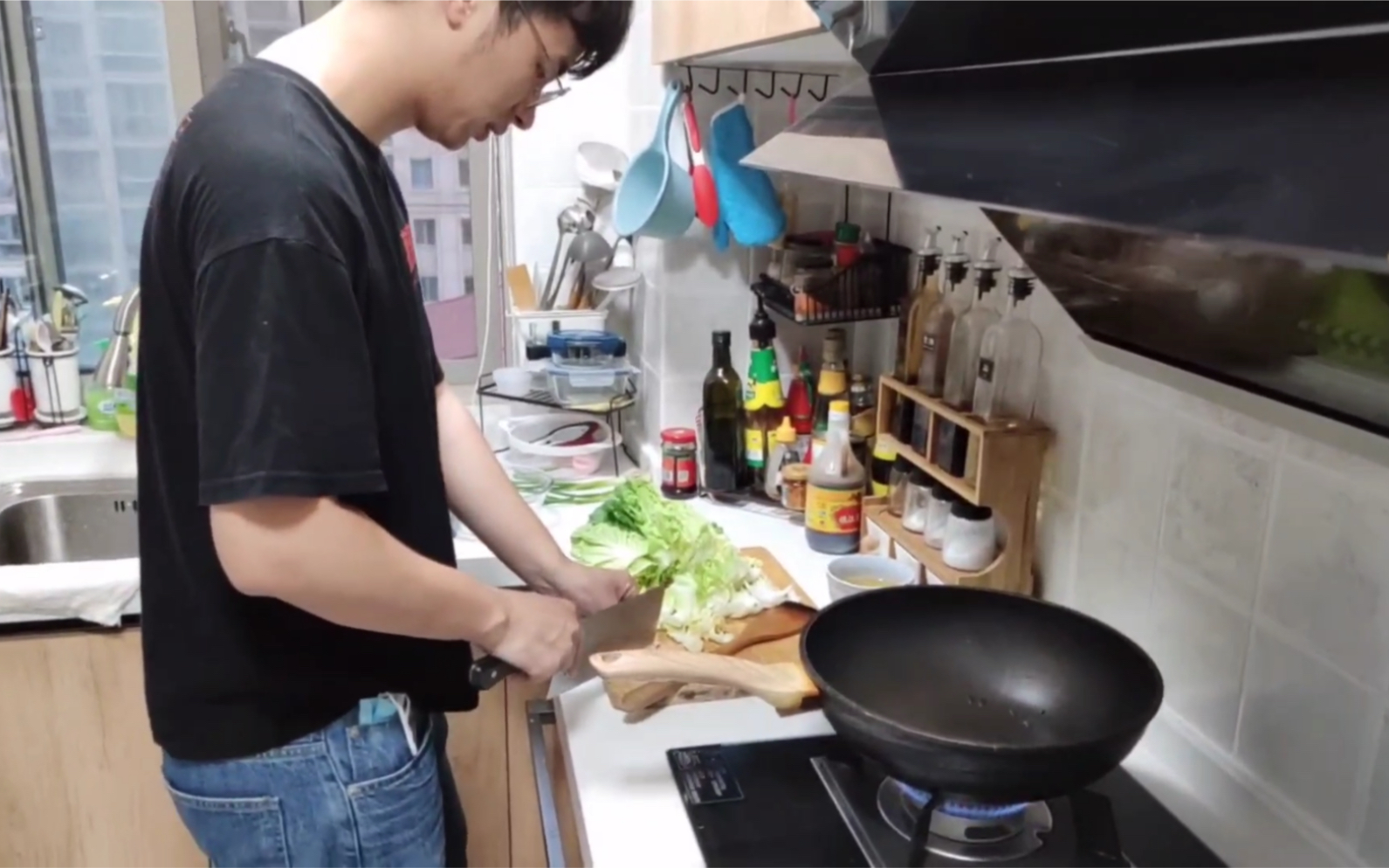 第一次上手就挑战做排骨?胆子有点大!说说你们的第一次下厨做了什么?