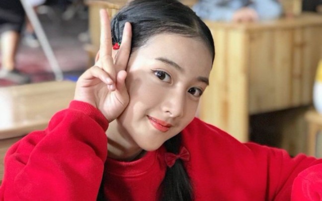 来欣赏一下朵蕊天女小熠的功夫吧