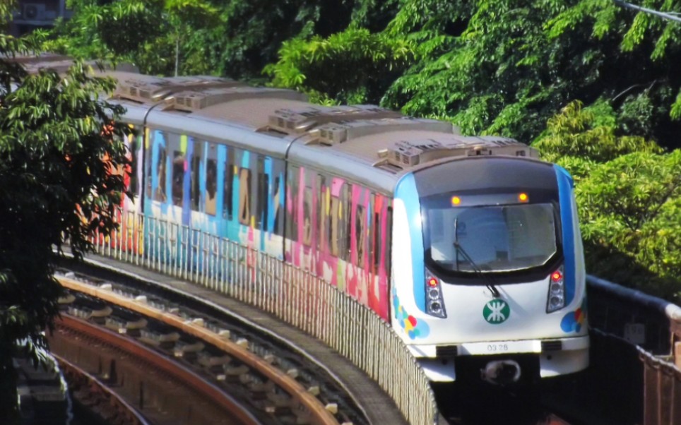 深圳地铁·纪念|深铁3号线328车(大运号)出少年宫站