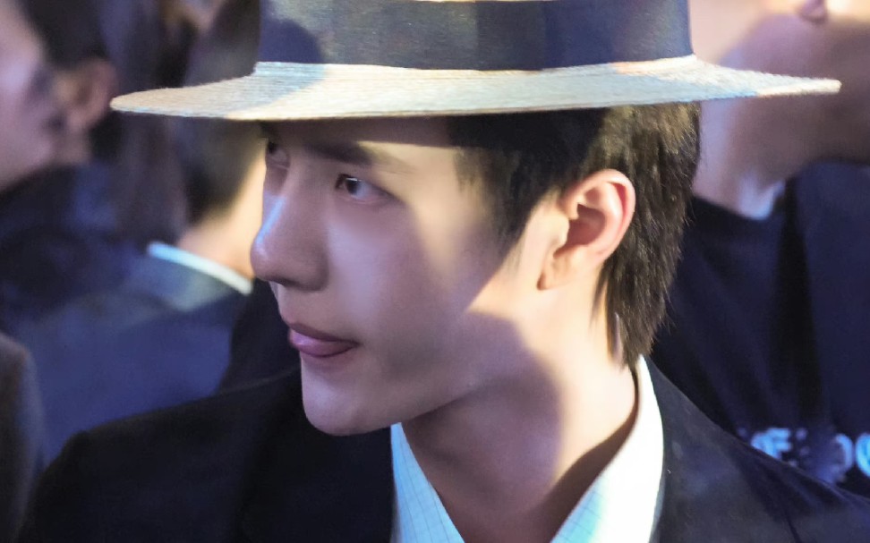 王婴俊,吐舌头真的,萌死了 王一博不要长大