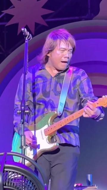 买50090票,去伍佰的演唱会,唱歌92给伍佰听,真好.