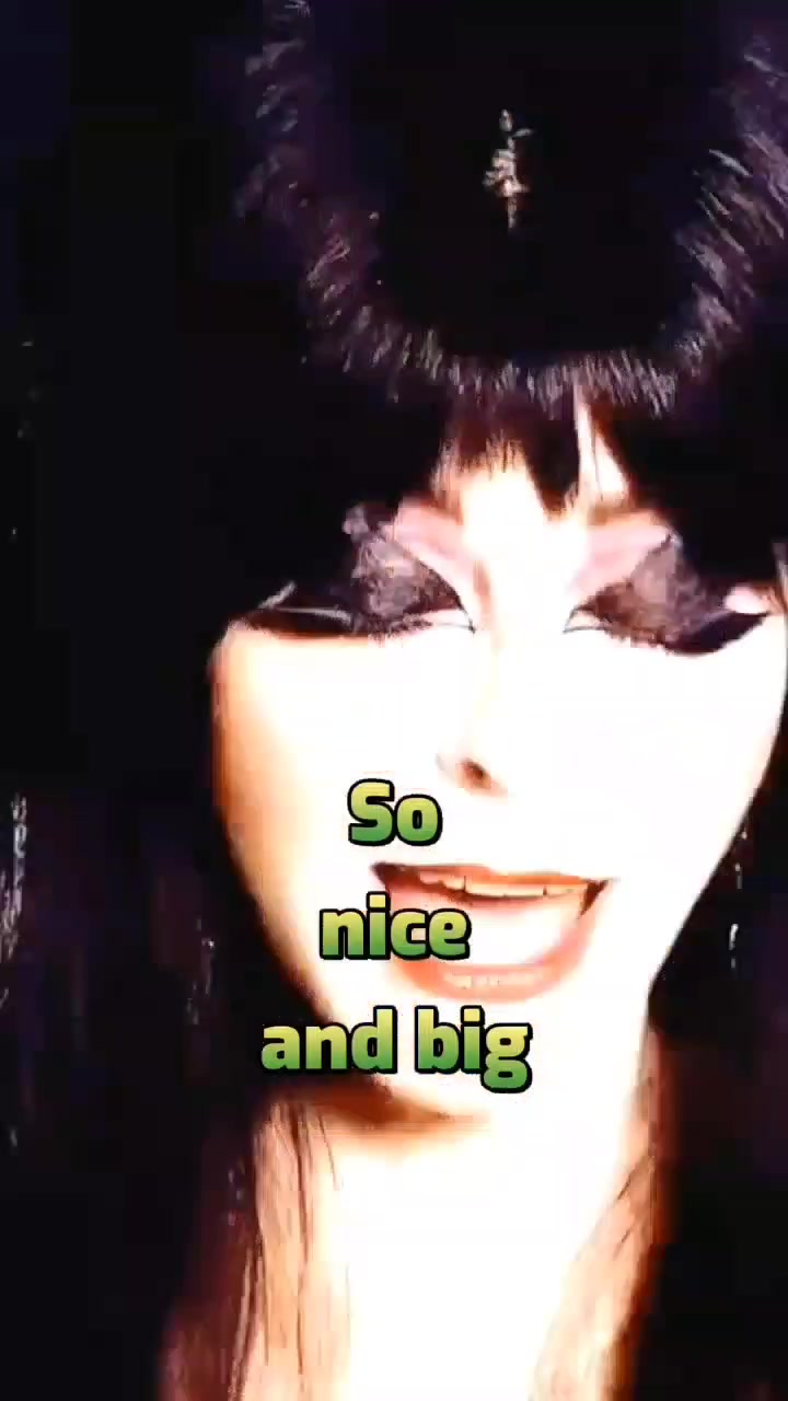 女演员,作家,歌手,喜剧演员和全能超酷小妞卡桑德拉·彼得森,更为人所