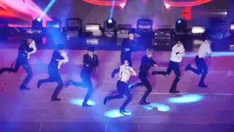 走位简直可怕！EXO 家族演唱会《 MONSTER 》俯拍