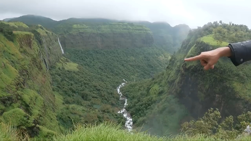 雨天探险高山瀑布哔哩哔哩bilibili