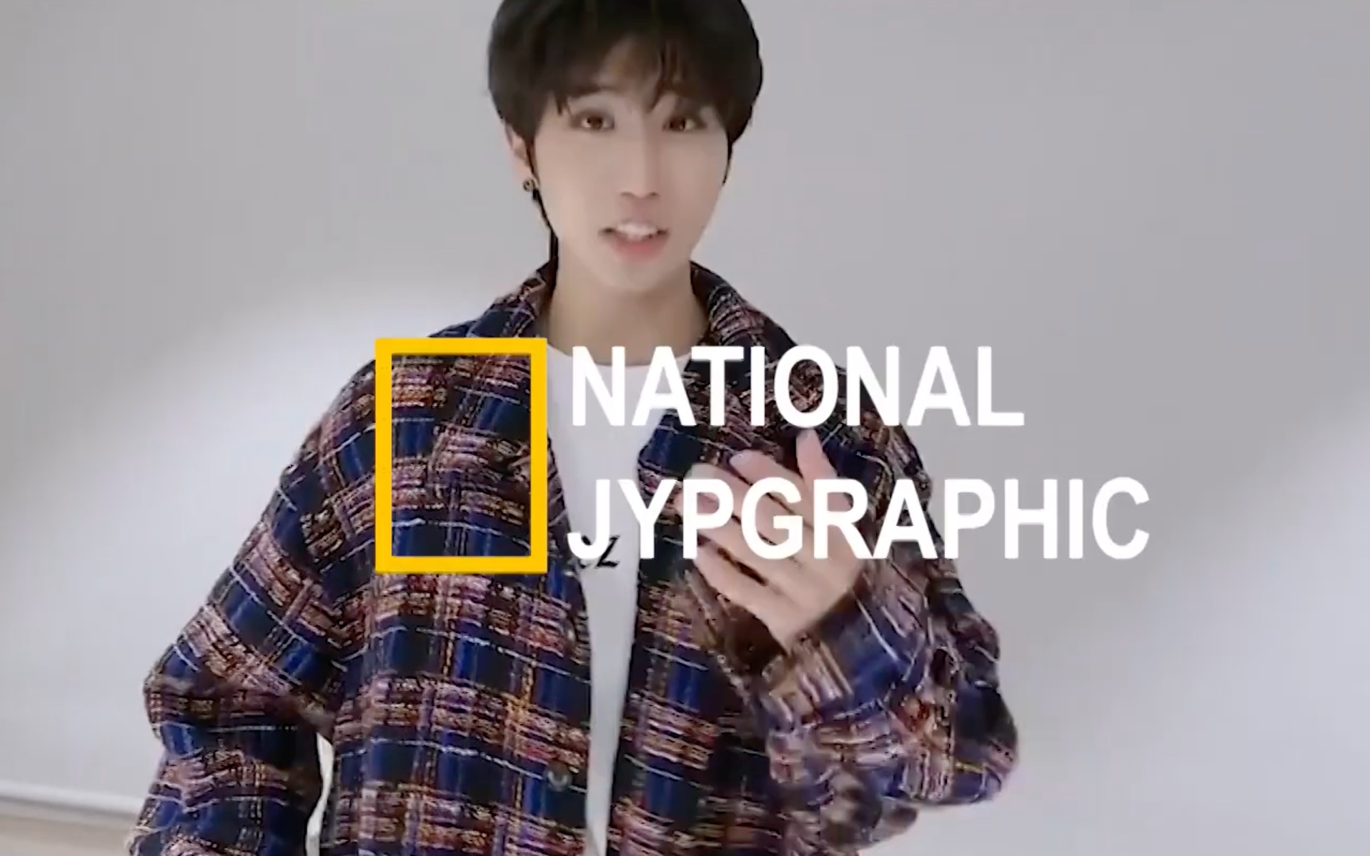 【SKZ】《国家“瓶”理杂志(NATIONAL JYPGRAPHIC)》野生动物实地考察纪录片主持人:韩知城HAN;动物(?):黄雪貂/灿袋鼠/宝宝面团/猪兔哔...