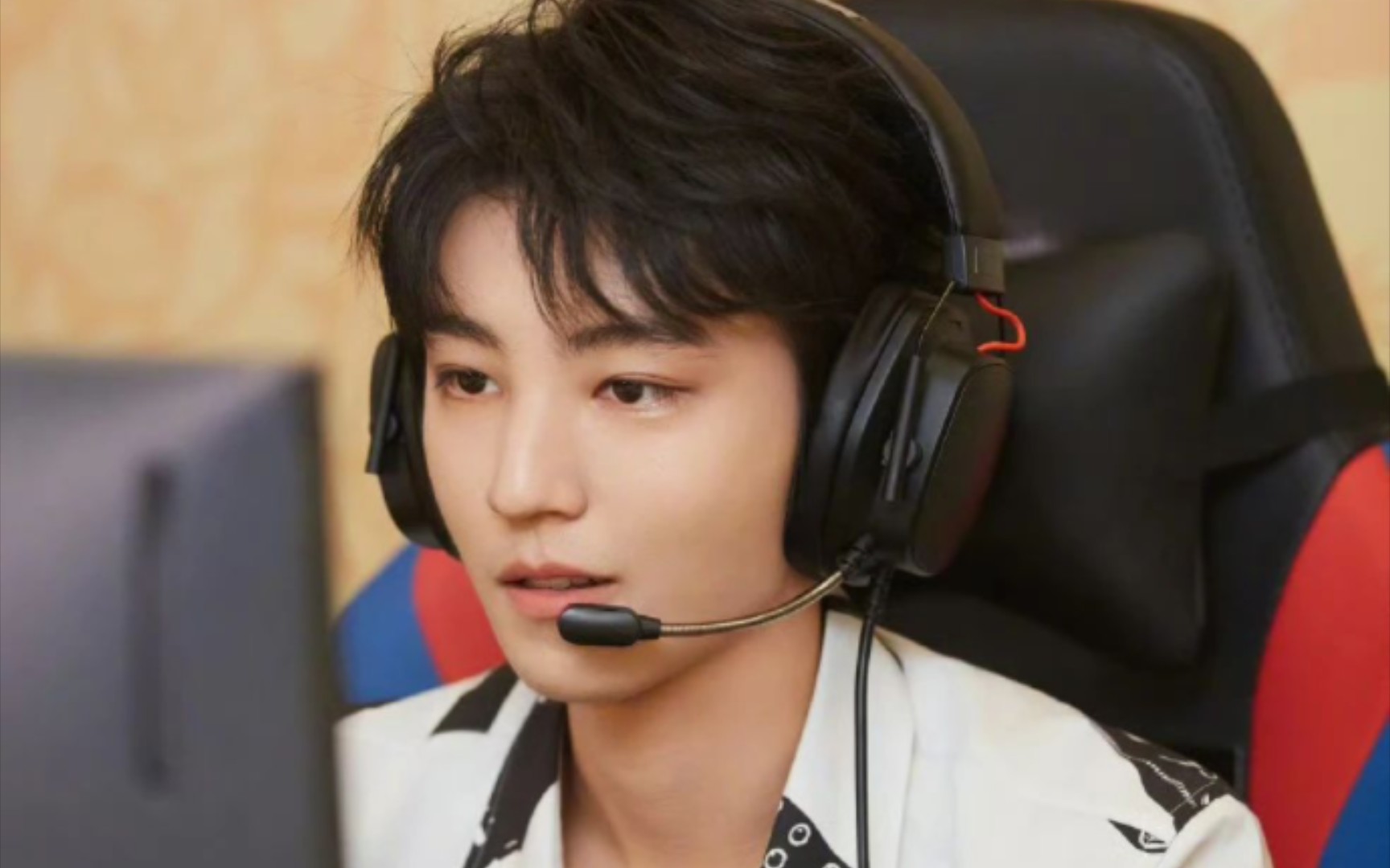 之前跟大家说《下一个台风》男主王俊凯,女主张子枫,俩人都签了意向约