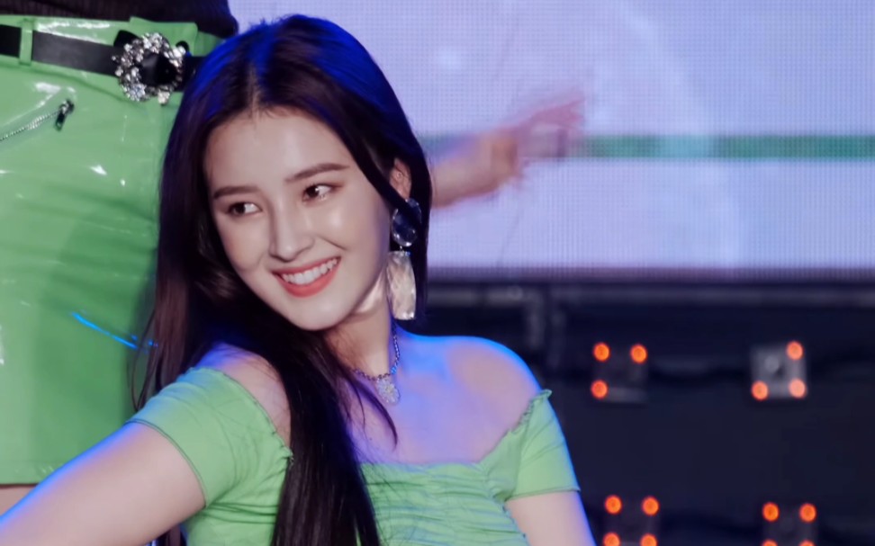 190810 momoland蹦迪女孩李承利(nancy)_im so hot