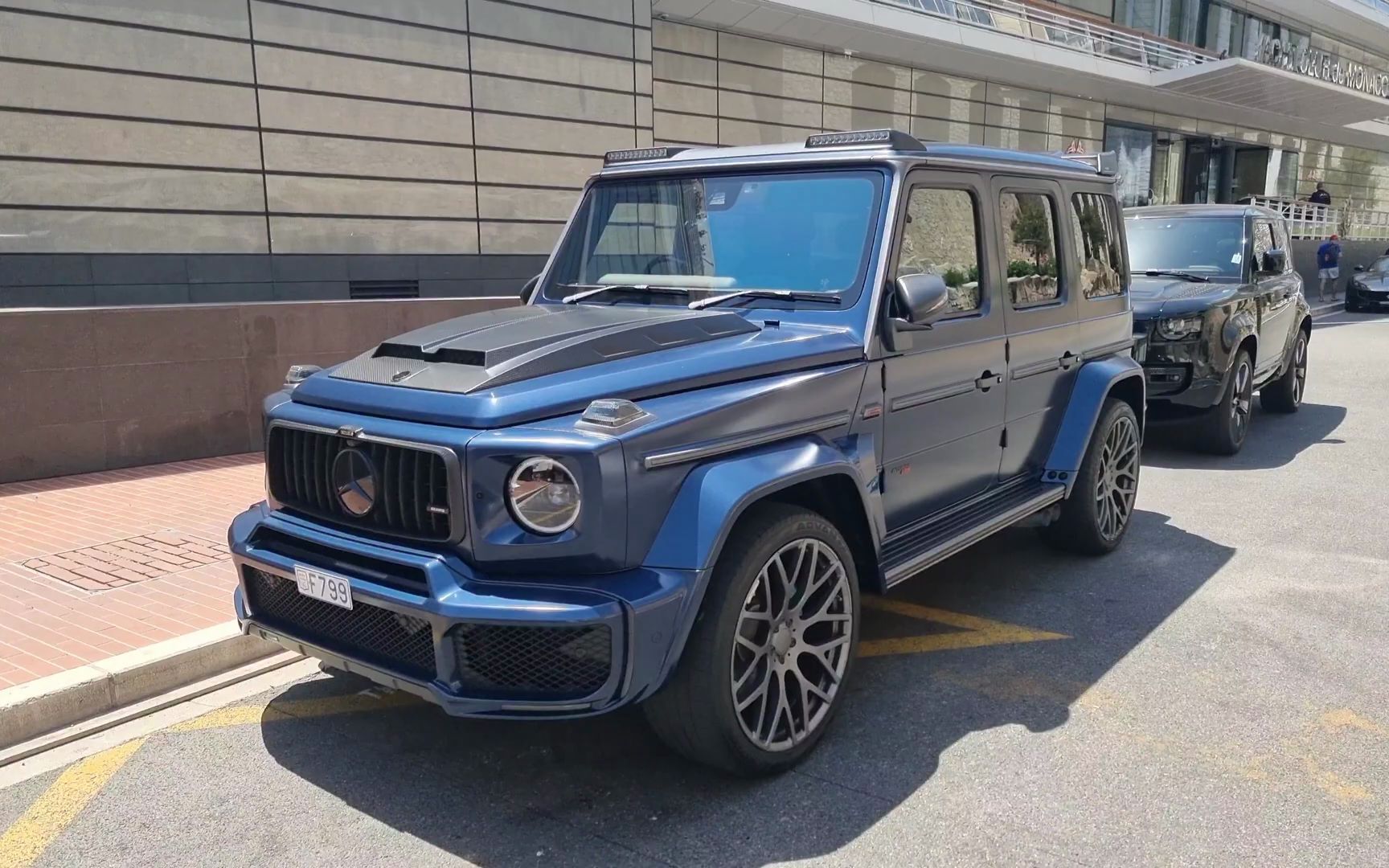 奔驰amg巴博斯g级brabus800g63哑光蓝发现于摩纳哥路边