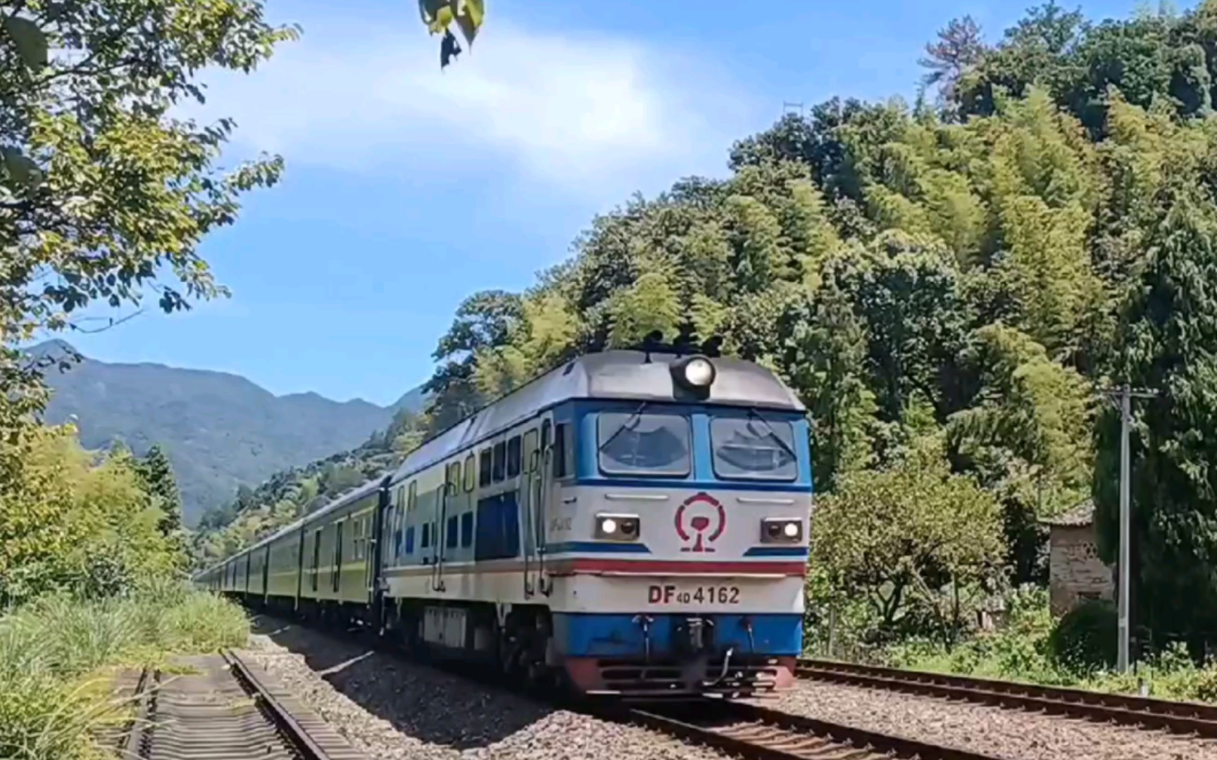 客車k102金溫貨線南岸站兩道通過