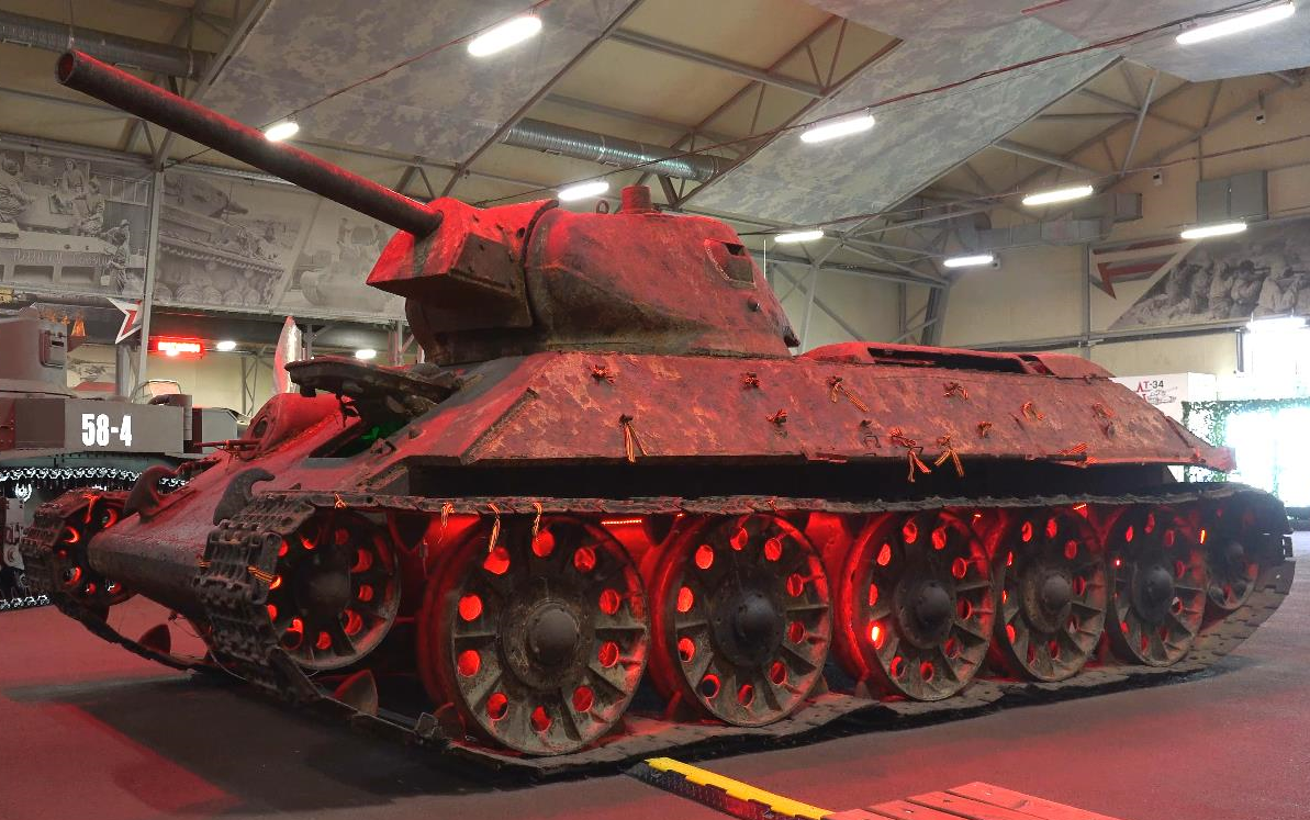 【库兵卡坦克博物馆】唯一幸存的斯大林格勒拖拉机厂造 - t-34/76中型