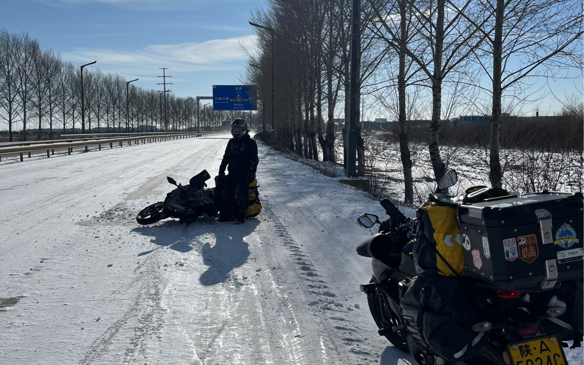摩旅东北大雪后被困黑河,出发七公里摔车三次又返回市区