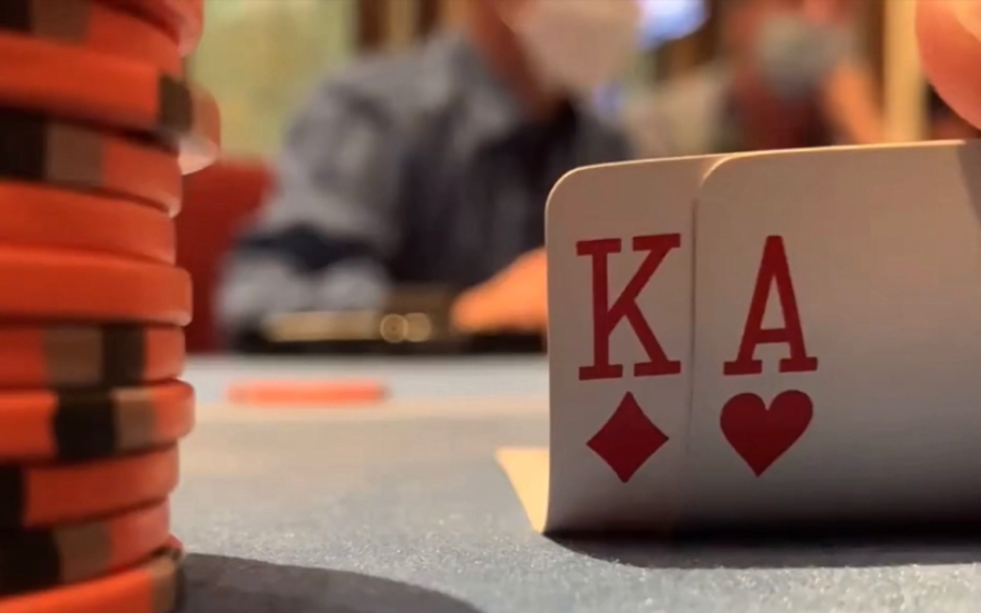 德州扑克|职业玩家教你如何玩ak,翻前隔离,翻后当aa打!