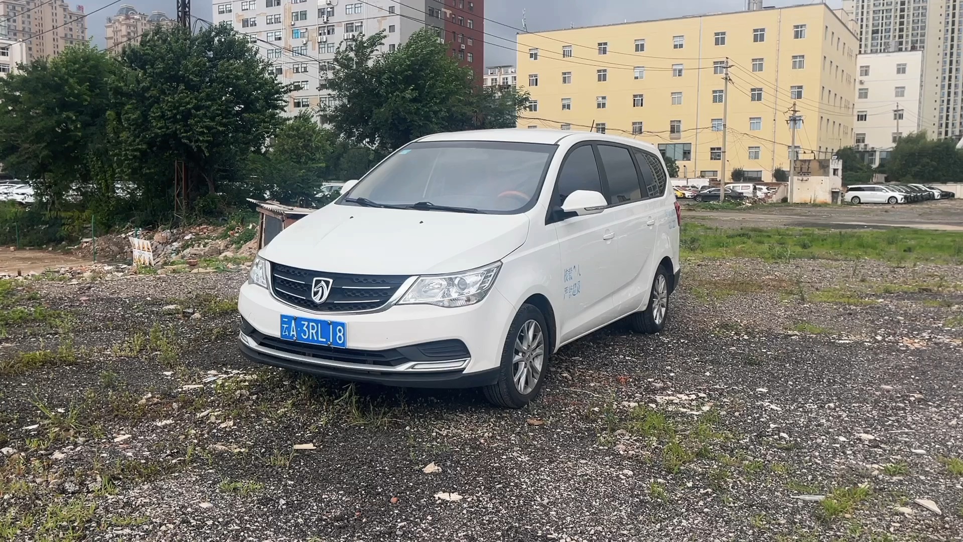 昆明两万多二手七座家用mpv