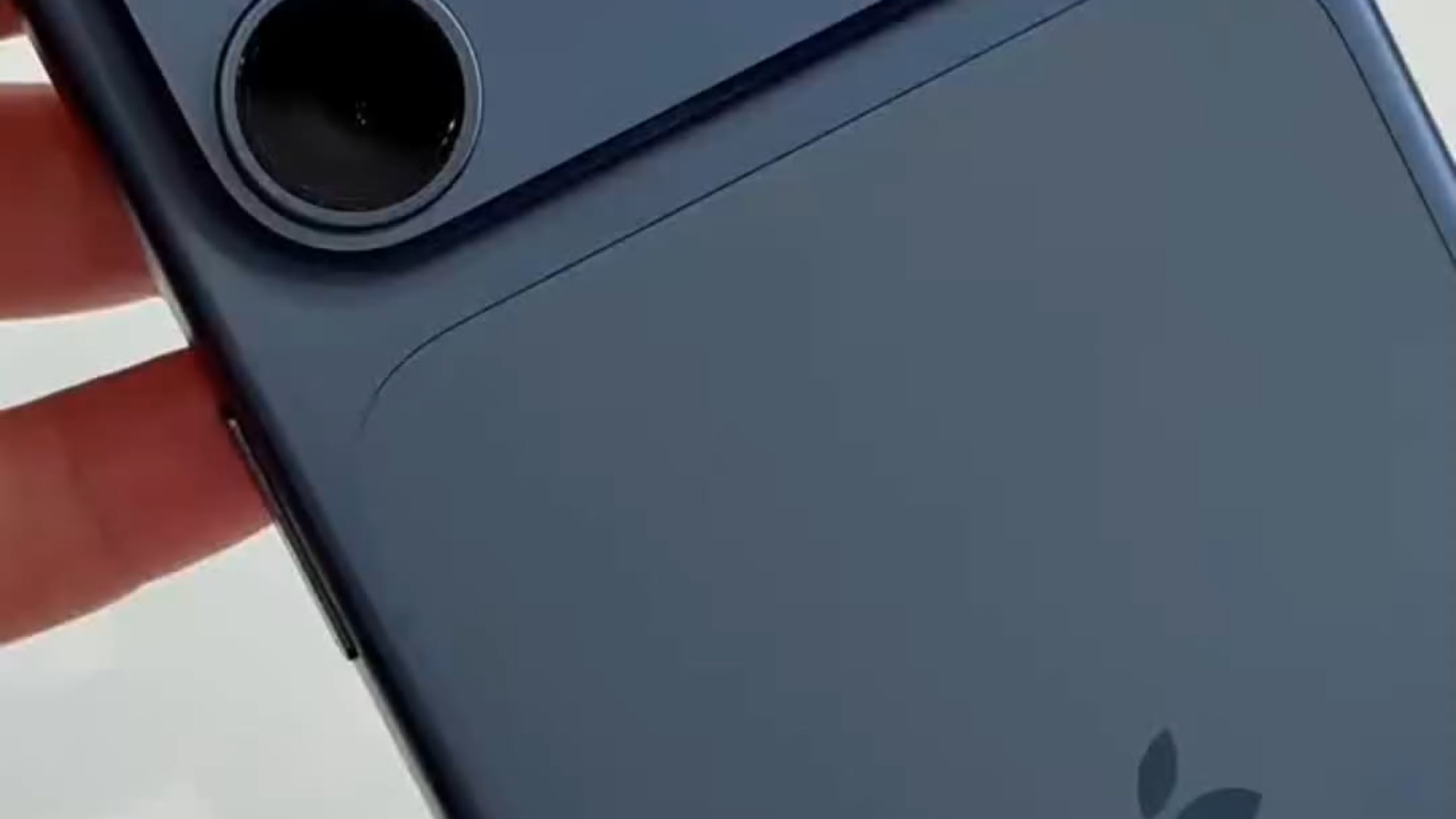 今年iphone17pro颜色是选蓝还是银,颜色一言难尽