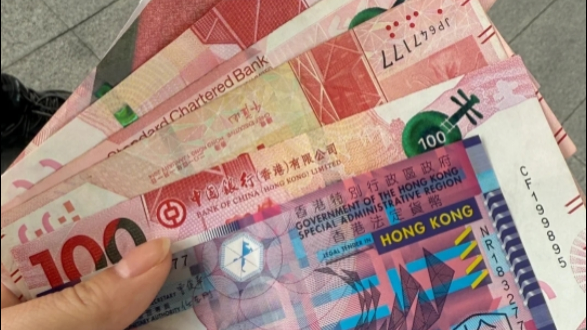 马上到澳门存人民币换500港币用来解决温饱问题