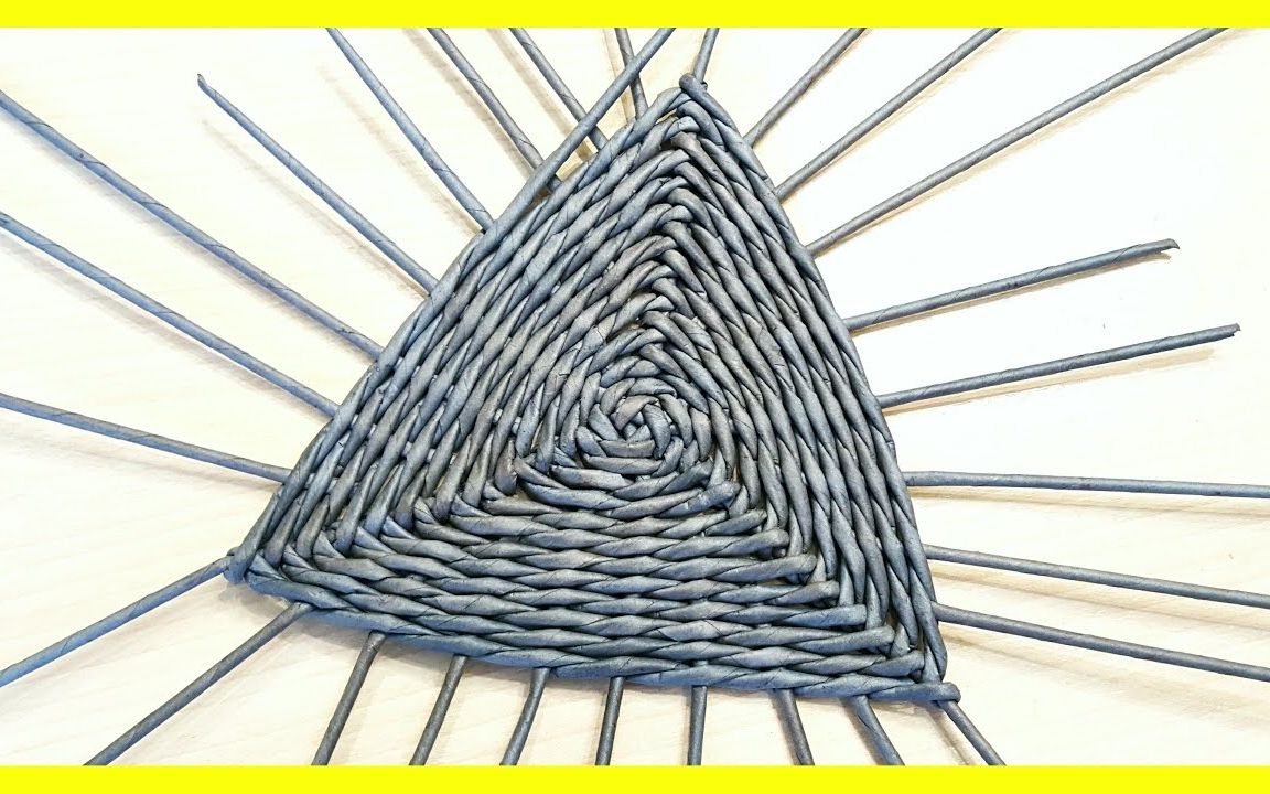 报纸编织三角形篮子底部