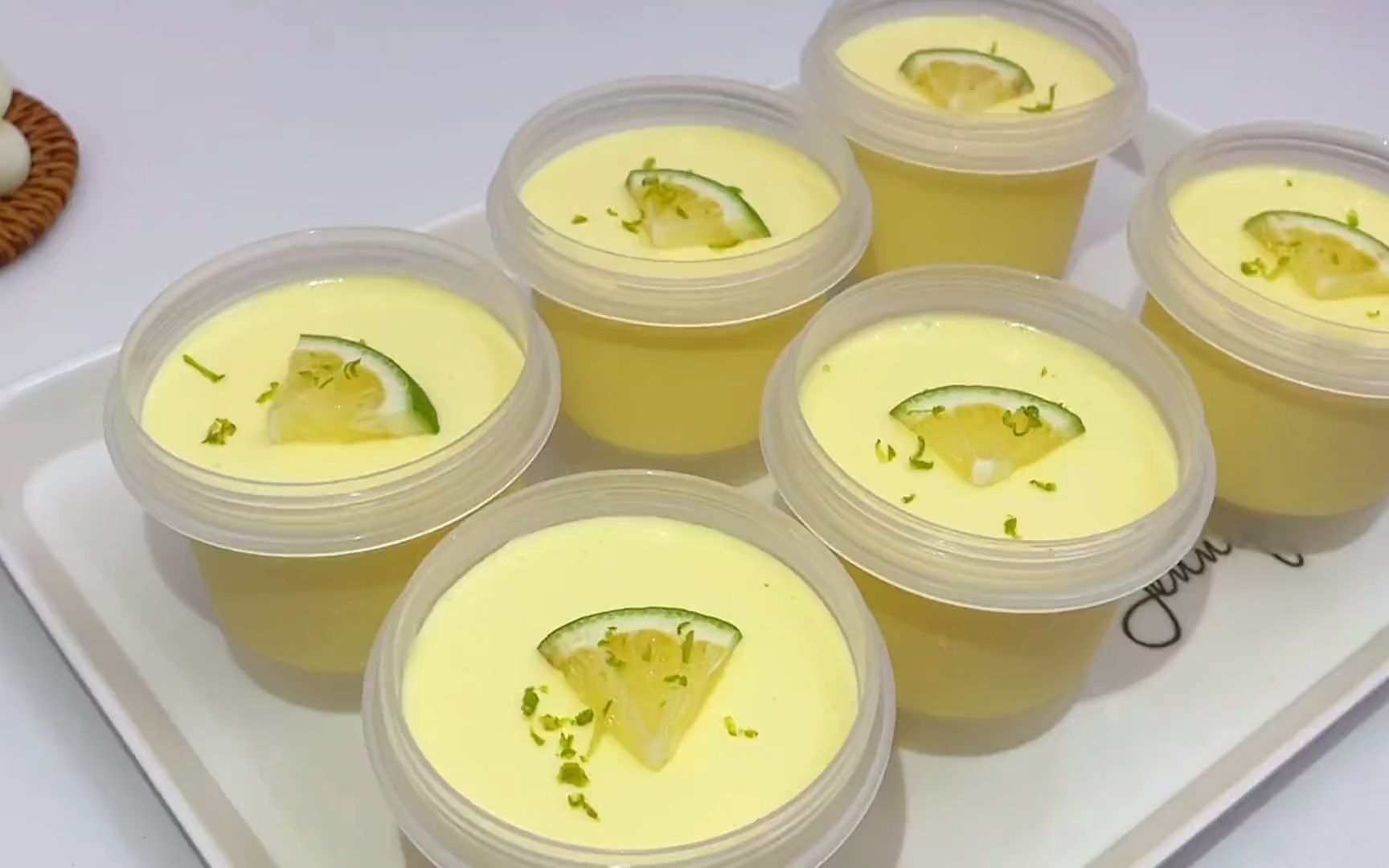 柠檬巴巴露亚,用柠檬皮来做一份夏日小甜品,清新不腻入口即化.