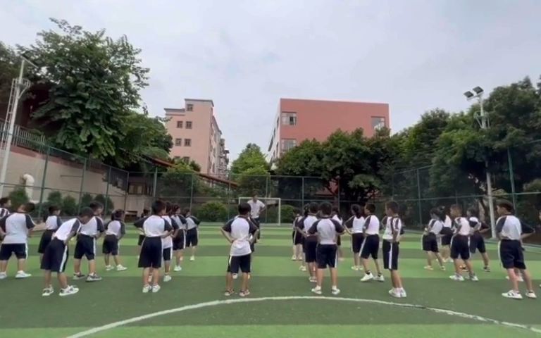 教学视频:前滚翻——陈彪哔哩哔哩bilibili