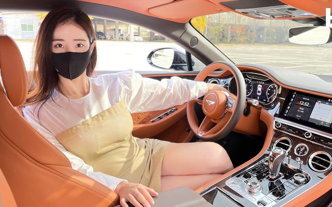 韩国小姐姐体验22款宾利欧陆gt