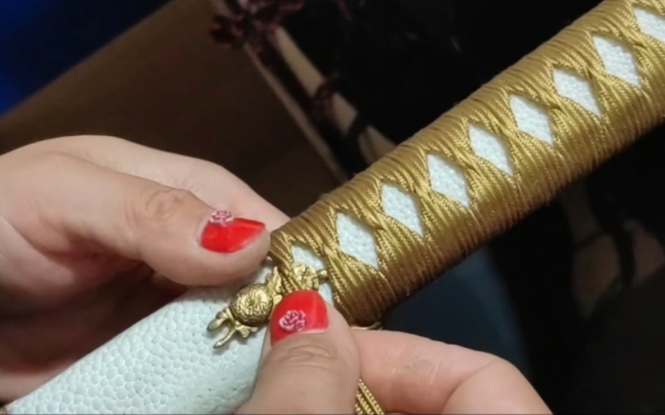 精品武士刀柄上编织绳子的简单方法