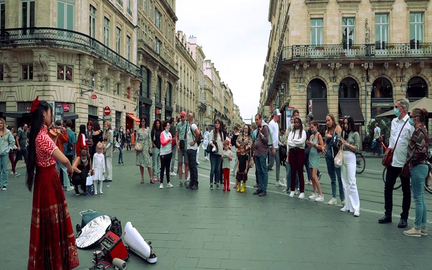 法国街头惊艳快闪《我爱你中国》,祝福祖国母亲生日快乐!