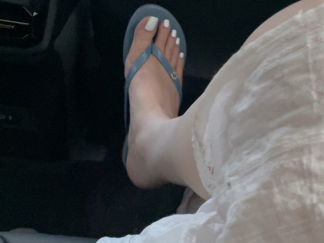最近广州一直都在下雨 真的不适合穿白色衣服出门