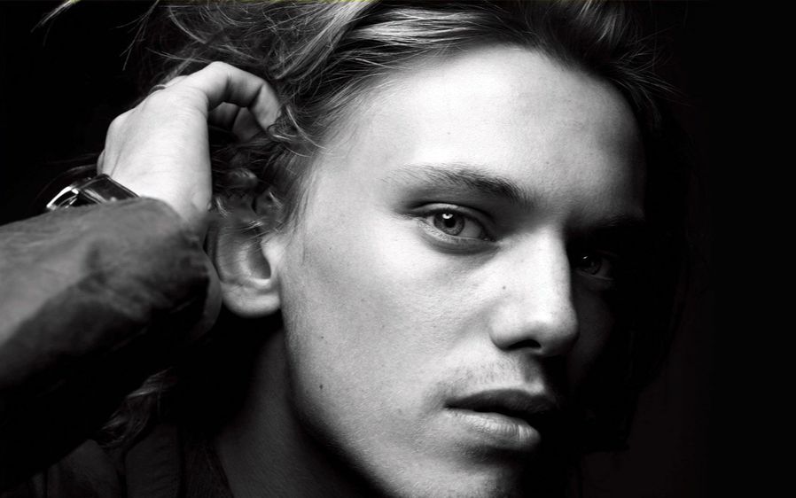 杰米坎贝尔鲍尔in the hot seat- 30 quick questions with jamie