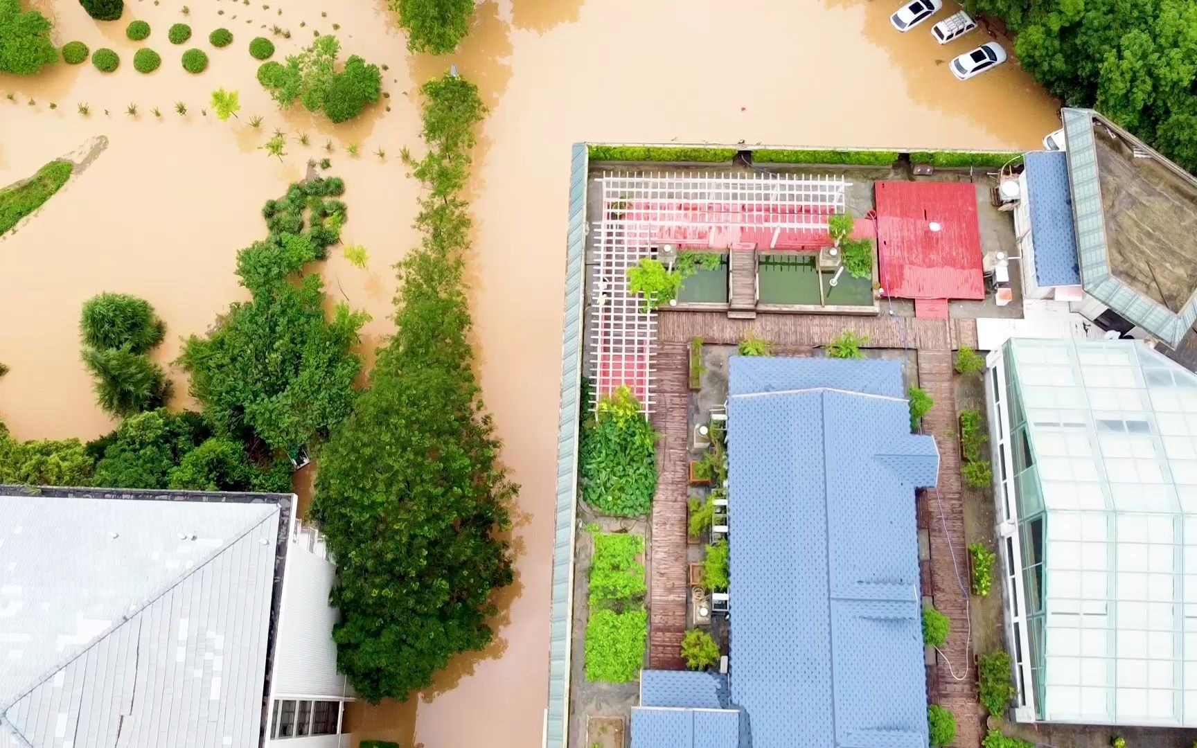 航拍大雨过后的河南省华北水利水电大学,停水停电,超市售空哔哩哔哩bilibili