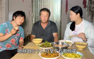 Download Video: 亲戚从外地回来 父女俩把房屋收拾好 老爸要给怀孕闺女炖汤补身体