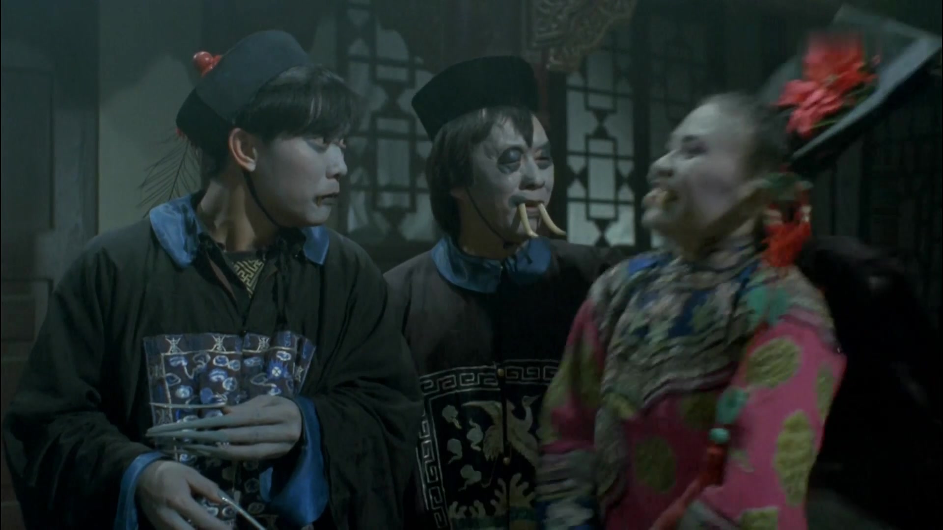 原来僵尸也是分上下尊卑的,谁的牙长,指甲长,谁就是老大!
