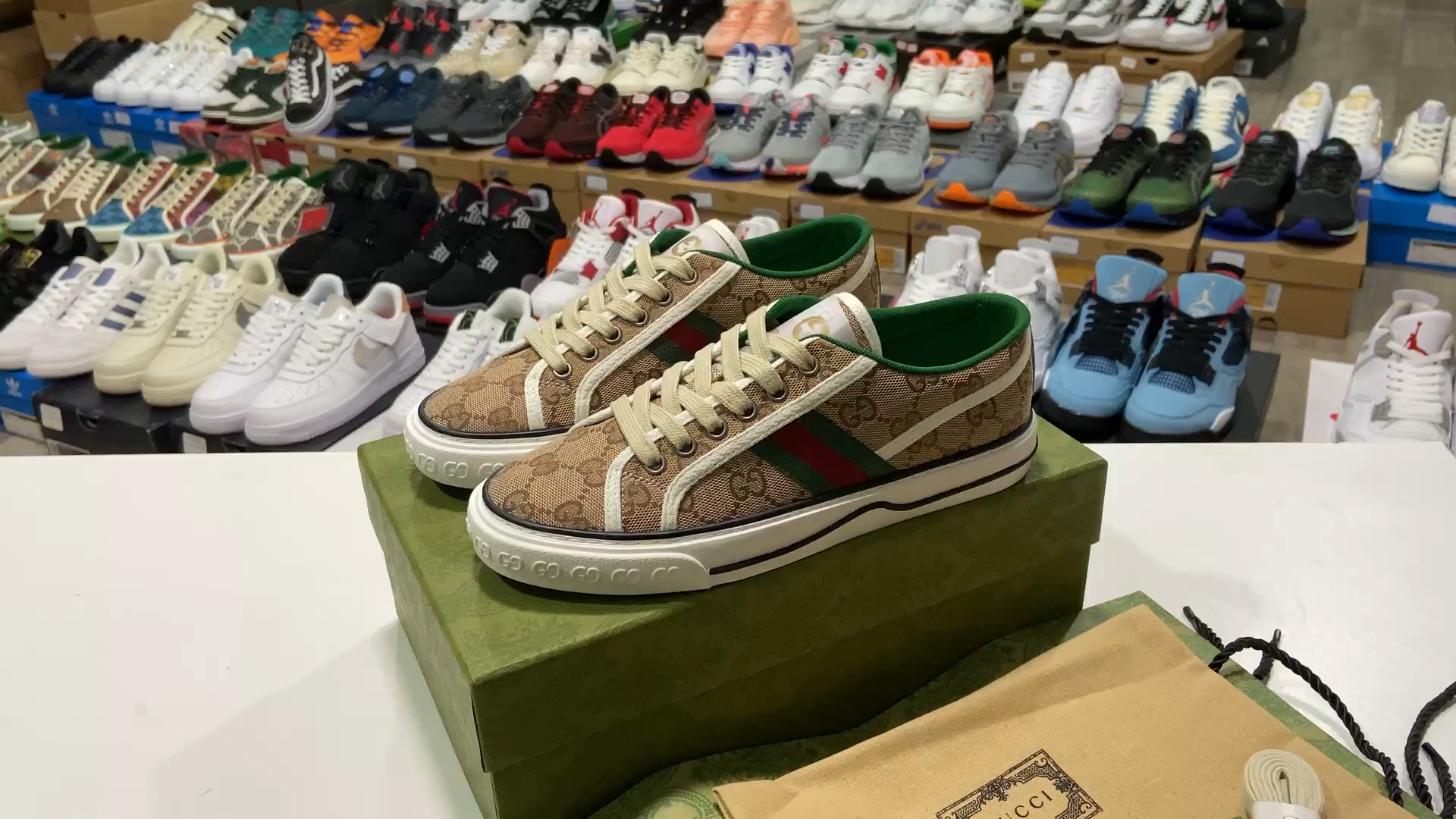 古驰gucciaceembroideredlowtop拼色刺绣系列高帮潮流百搭休闲板鞋