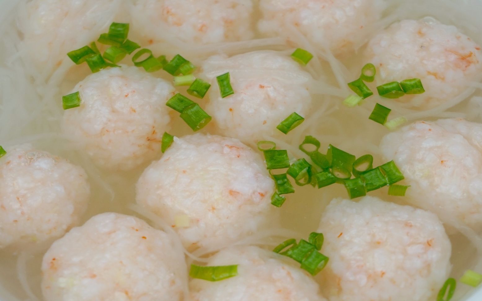 自制虾丸搭配萝卜丝,清淡口感,饭后来一碗,营养又美味_哔哩哔哩 (゜