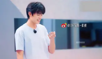 Download Video: 【张极】第一次清唱韩文歌｜自学的吧 好好听呀✨